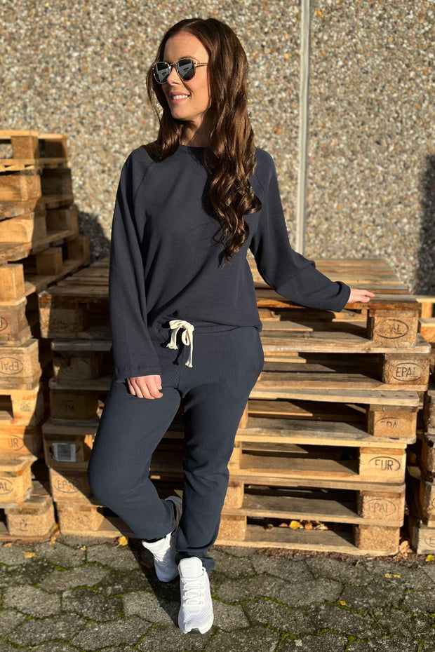 Barbara Sweatshirt GOTS | Navy | Bluse fra Basic Apparel