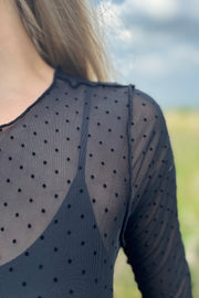 Coco Dot Mesh Top | Sort prik | Mesh bluse fra State Bird